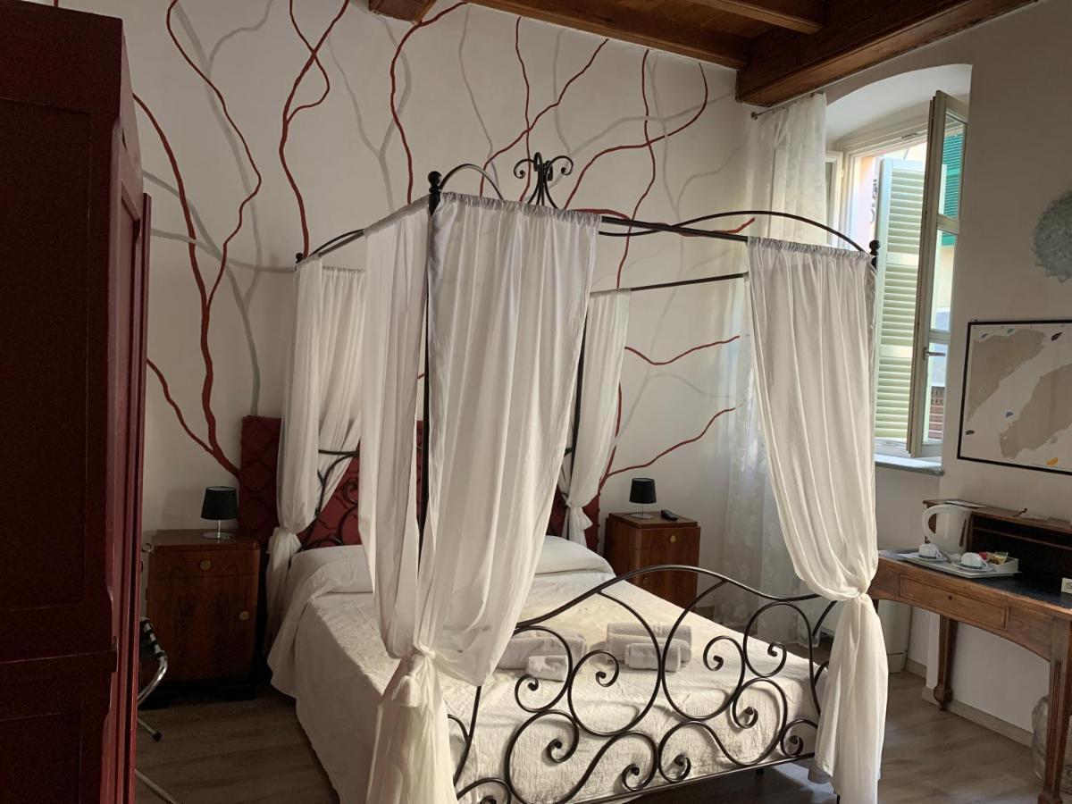 Bed and Breakfast Domus Aurea Салуццо Экстерьер фото