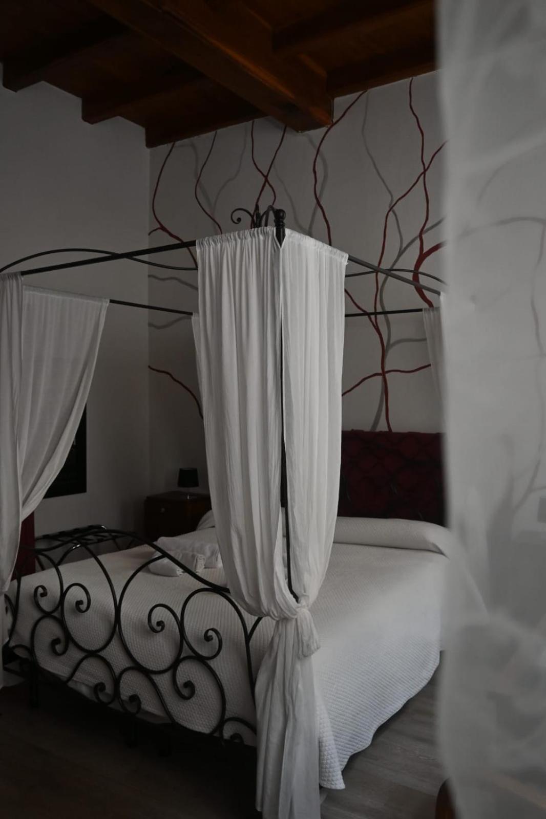 Bed and Breakfast Domus Aurea Салуццо Экстерьер фото