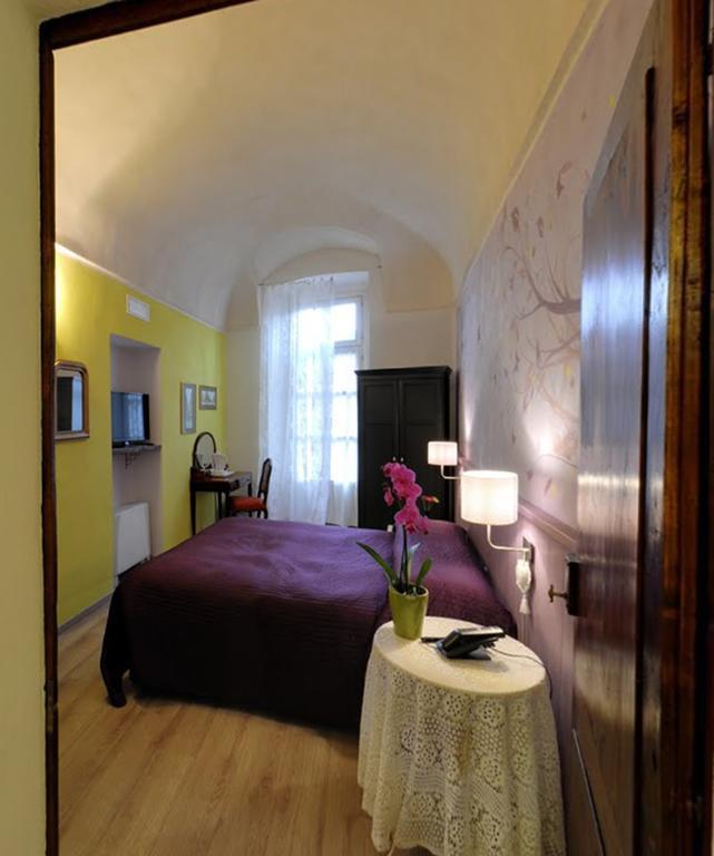 Bed and Breakfast Domus Aurea Салуццо Экстерьер фото