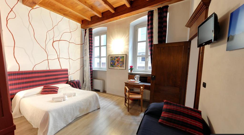 Bed and Breakfast Domus Aurea Салуццо Экстерьер фото