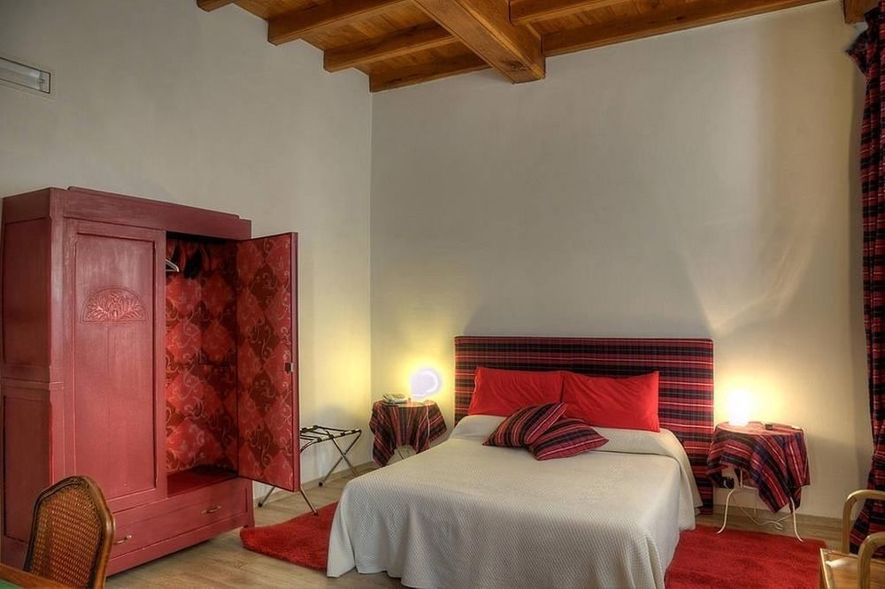 Bed and Breakfast Domus Aurea Салуццо Экстерьер фото