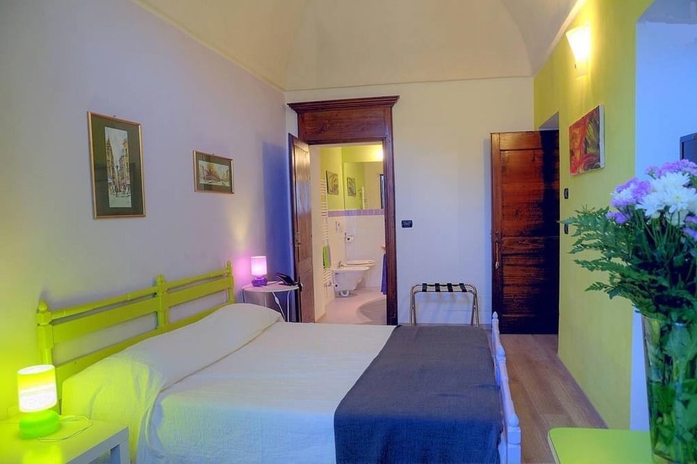 Bed and Breakfast Domus Aurea Салуццо Экстерьер фото